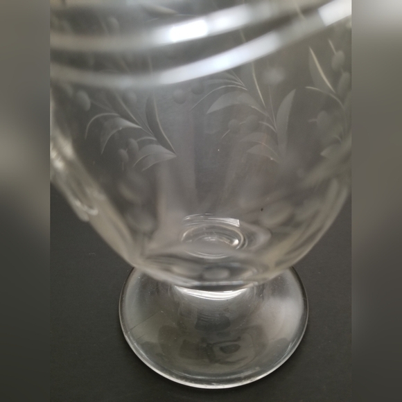 Vintage etched glass footed creamer - Picture 3 of 6